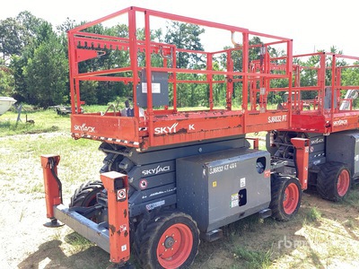 2018 Skyjack 6832RT 4x4 Dual Fuel Scissor Lift