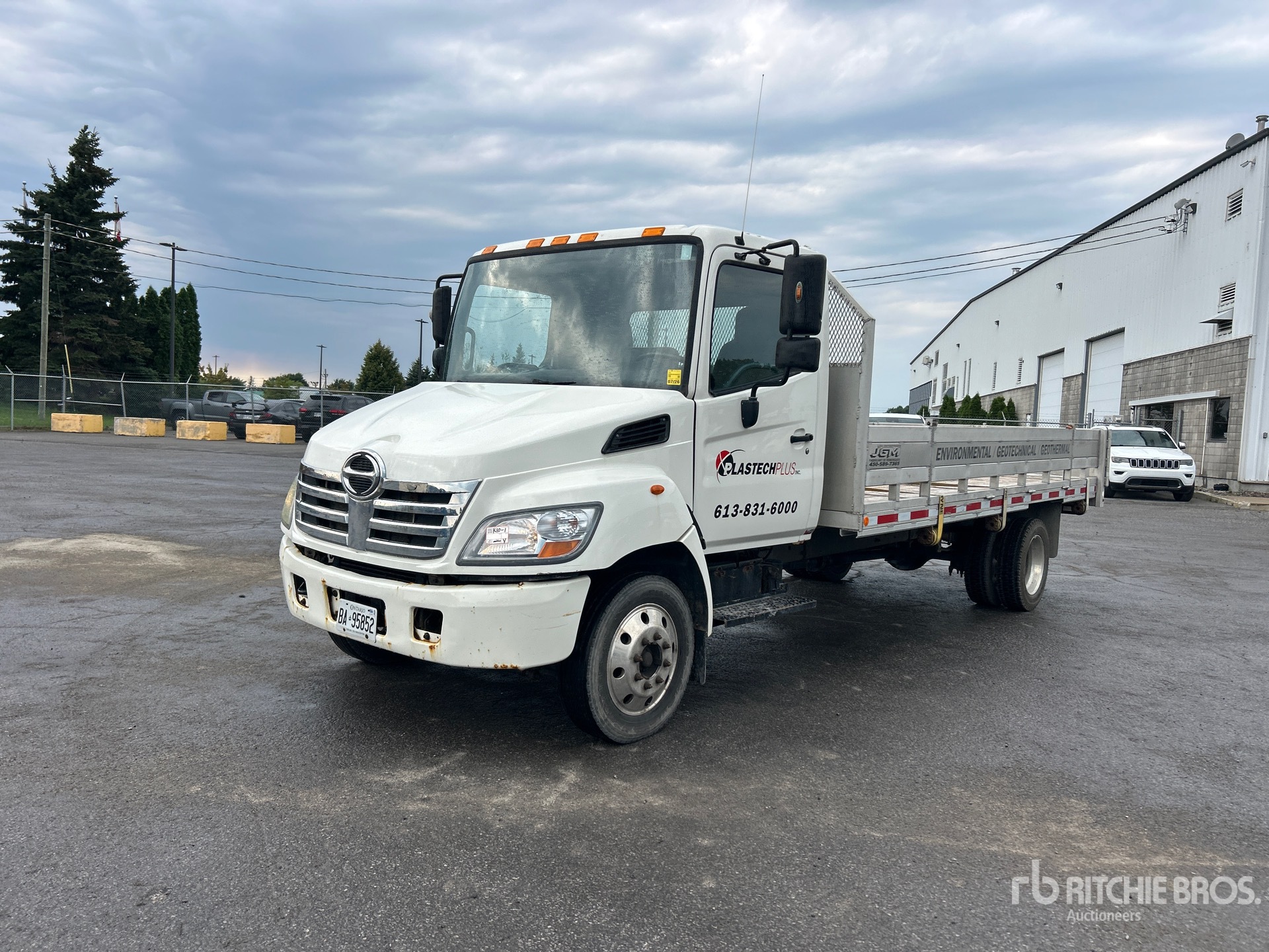 2008 Hino 185 4x2 Flatbed Truck