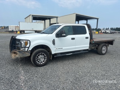 2018 Ford F-250 XLT 4x4 Crew Cab Flatbed Truck