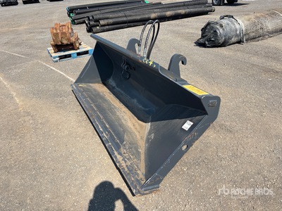 Paladin 95 in Side Dump Q/C Backhoe Loader Bucket - Fits JCB 4CX