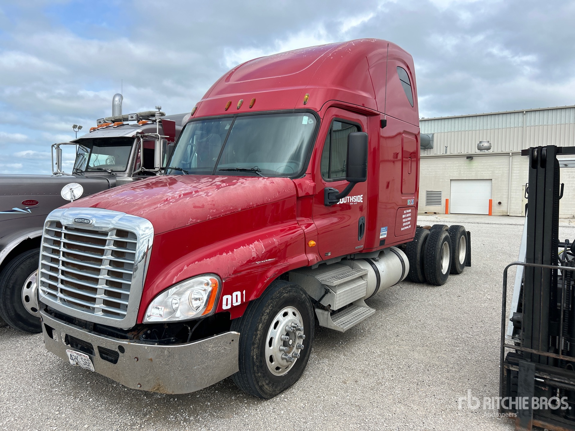 2011 Freightliner Cascadia 125 6x4 T/A Sleeper Truck Tractor