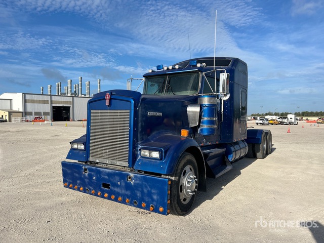 2005 Kenworth W900 6x4 T/A Sleeper Truck Tractor
