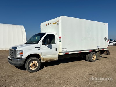 2012 Ford Econoline E-450 4x2 شاحنة فان