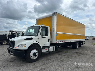2013 Freightliner M2106 4x2 Furgoneta caja cerrada