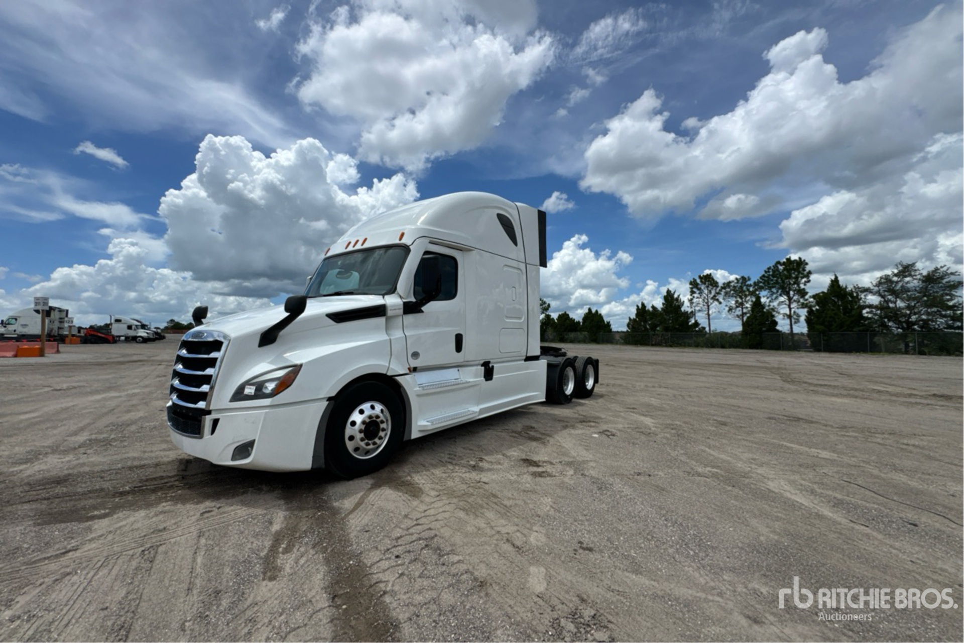 2022 Freightliner Cascadia 126 6x4 T/A Sleeper Truck Tractor