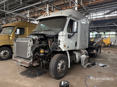 2015 Freightliner Cascadia 113 6x4 Sleeper Car Carrier Truck (Inoperable)