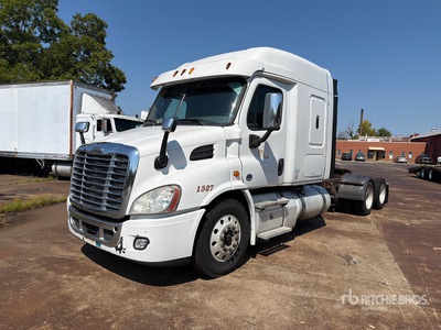 2015 Freightliner Cascadia 113 6x4 Sleeper Ciężarówka do przewozu samochodów