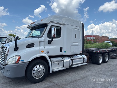 2019 Freightliner Cascadia 113 6x4 Sleeper Car Carrier Truck