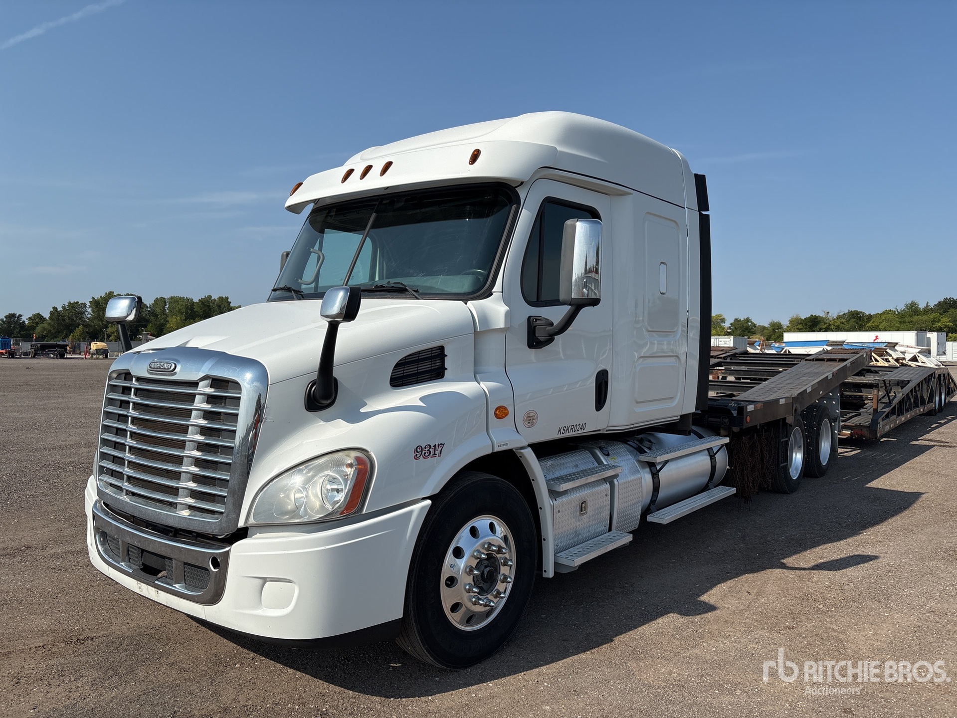 2019 Freightliner Cascadia 113 6x4 Car Carrier Truck