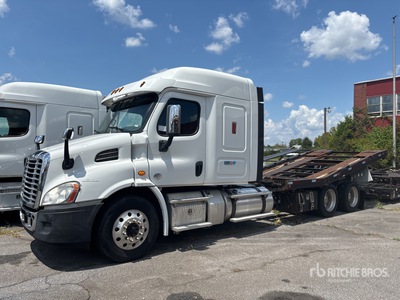 2019 Freightliner Cascadia 113 6x4 Sleeper Ciężarówka do przewozu samochodów