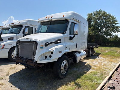 2015 Freightliner Cascadia 113 6x4 Sleeper Car Carrier Truck (Inoperable)