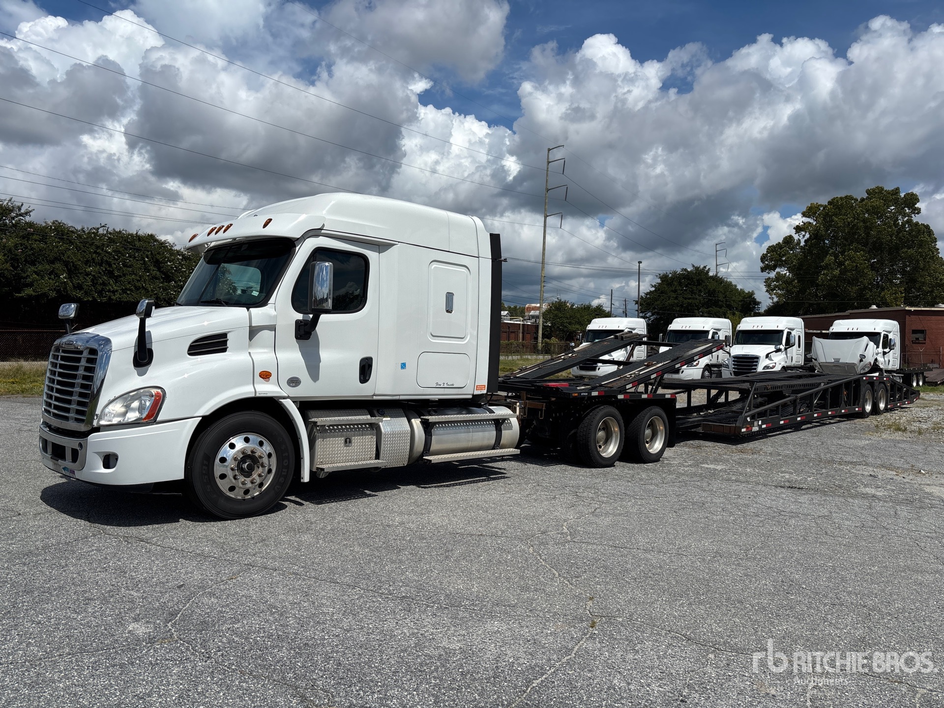 2020 Freightliner Cascadia 113 6x4 Sleeper Car Carrier Truck