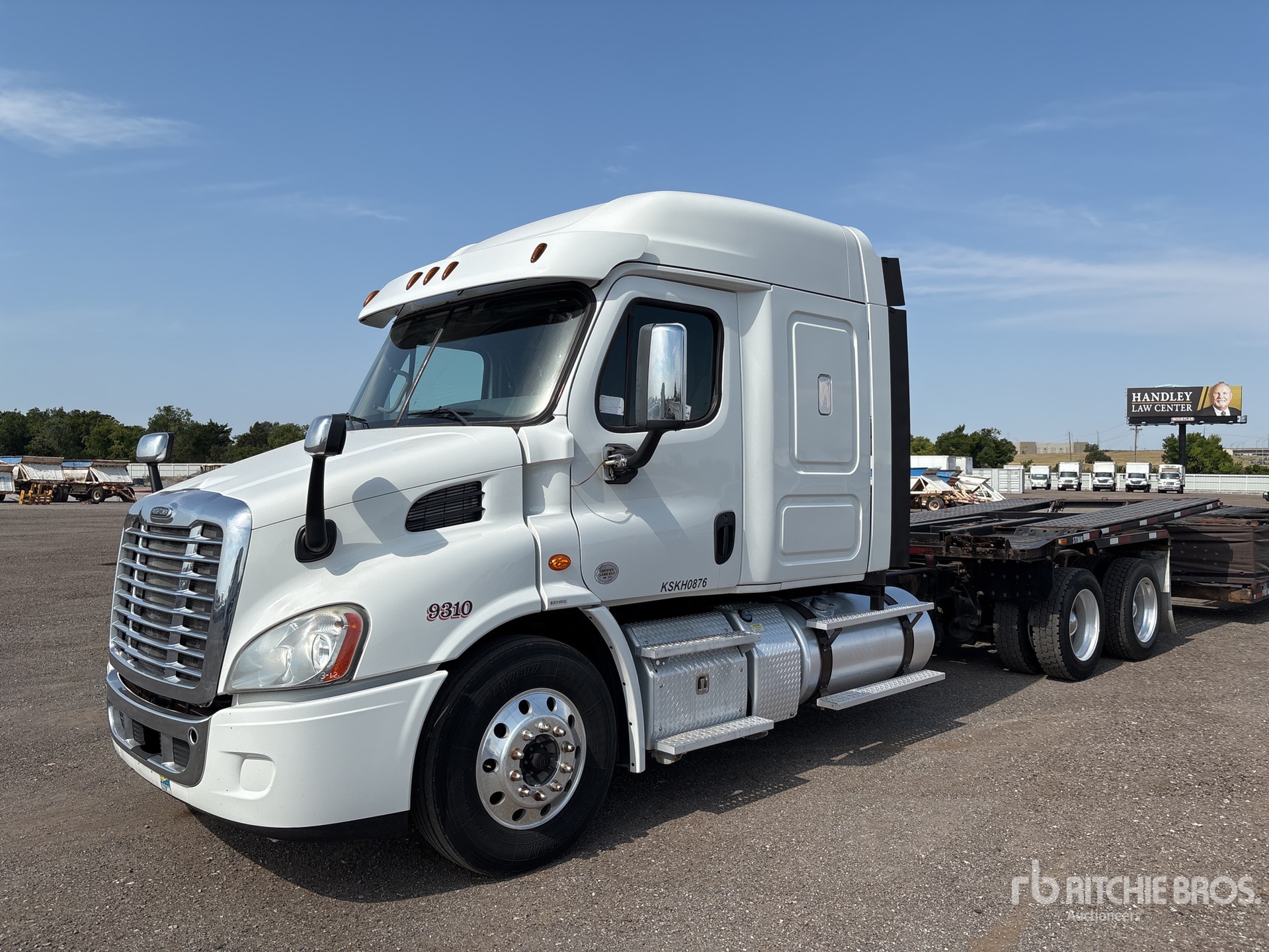 2019 Freightliner Cascadia 113 6x4 Car Carrier Truck