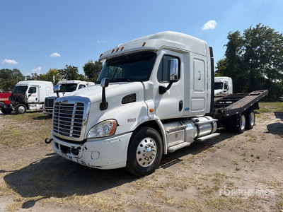 2019 Freightliner Cascadia 113 6x4 Sleeper Camion transporteur de voitures