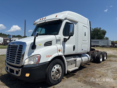 2015 Freightliner Cascadia 113 3- Achs Sattelzugmaschine mit Schlafkabine