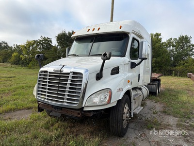 2015 Freightliner Cascadia 113 6x4 Sleeper Ciężarówka do przewozu samochodów