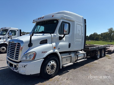 2019 Freightliner Cascadia 113 6x4 Camion transporteur de voitures