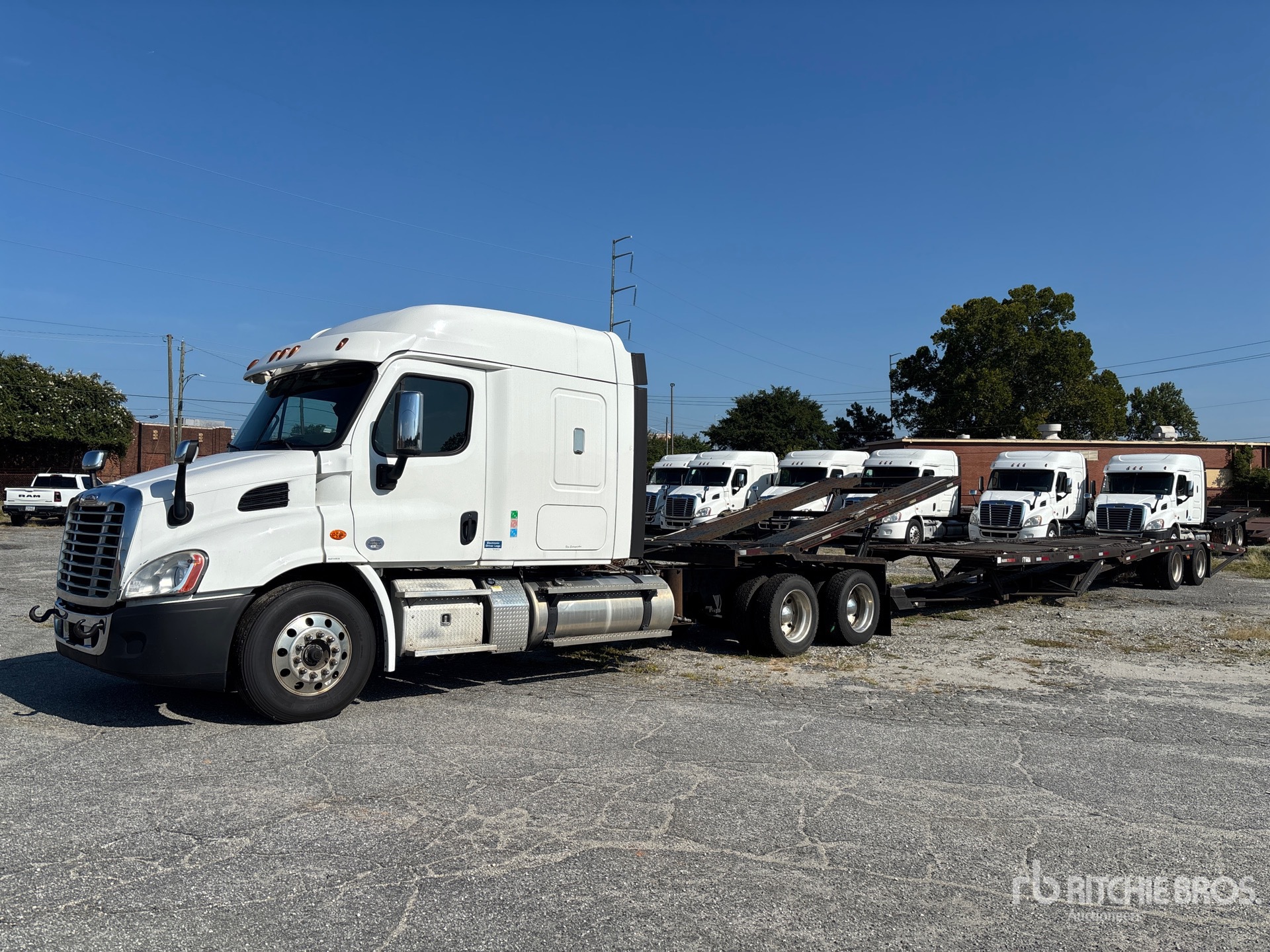 2020 Freightliner Cascadia 113 6x4 Sleeper Car Carrier Truck