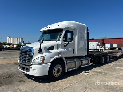 2019 Freightliner Cascadia 113 6x4 Sleeper Camion transporteur de voitures