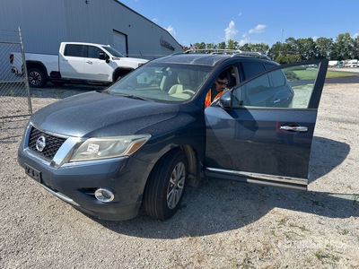 2015 Nissan Pathfiner 2WD Véhicule utilitaire sport