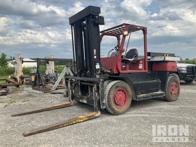 Komatsu FD100T-6 22000 lb Pneumatic Tire Forklift