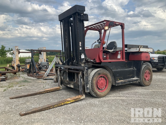 Komatsu FD100T-6 22000 lb Pneumatic Tire Forklift