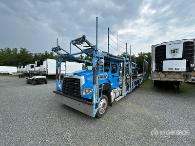 2014 Freightliner 114SD 6x4 Camión portavehiculos