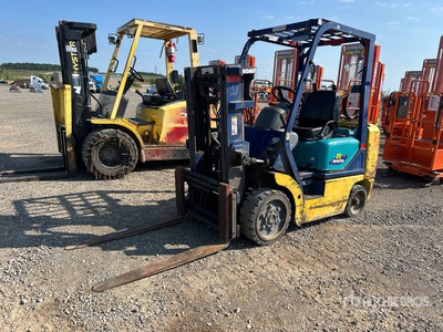 Komatsu FG25ST-12 4660 lb Cushion Tire フォークリフト
