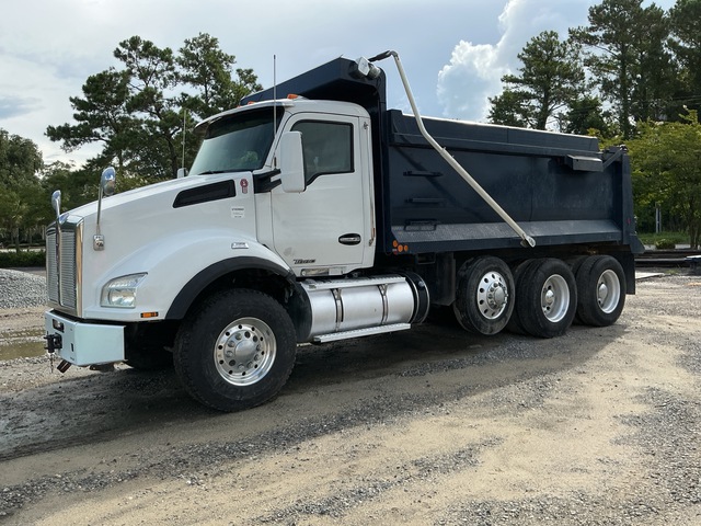 2017 Kenworth T880 8x4 Tri/A Dump Truck