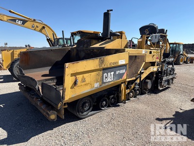2009 Cat AP1055D Track راصف الأسفلت