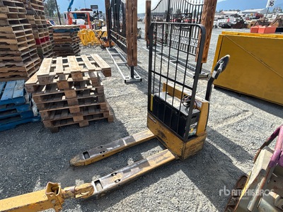 2004 Cat NPP40 4000 lb Electric Palettenheber