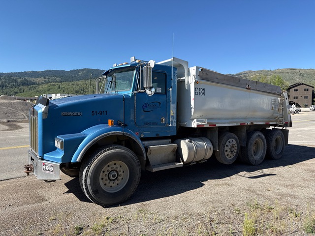 2001 Kenworth T800B 8x4 Tri/A Dump Truck