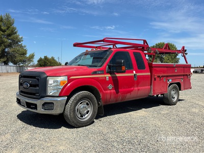 2015 Ford F-350 XL 4x2 Extended Cab ユーティリティトラック