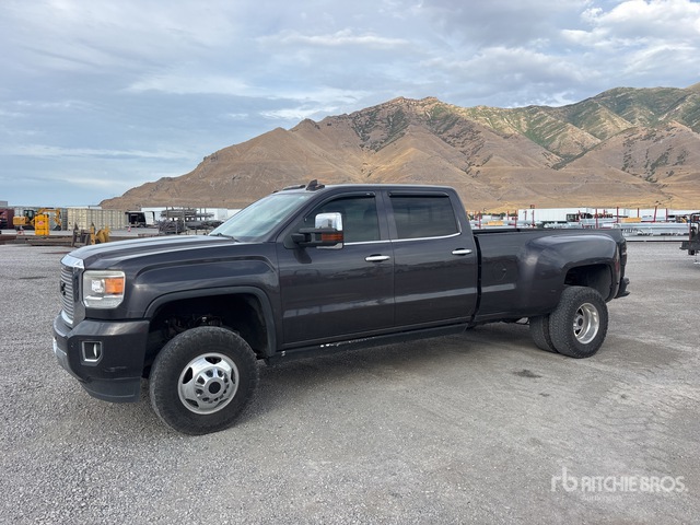 2016 GMC 3500 Denali 4x4 Crew Cab Pickup