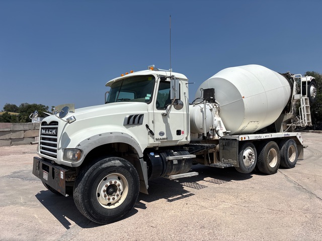 2017 Mack GU713 10x4 Mixer Truck
