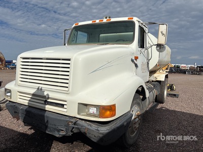 1995 International 8200 2500 gal 4x2 散水車 (Inoperable)