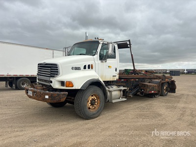 2005 Sterling 6x4 ロールオフトラック (Inoperable)