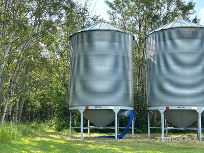 Westeel  Rosco +/- 2000 bu 6 Ring Hopper Grain Bin