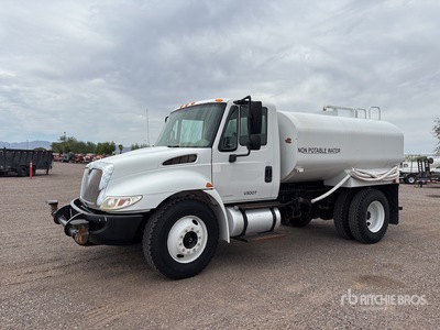 2010 International 4300 2000 gal 4x2 Water Truck