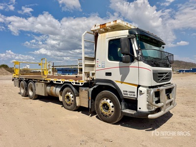 2012 Volvo FM13 8x4 Twin-Steer شاحنة مسطحة