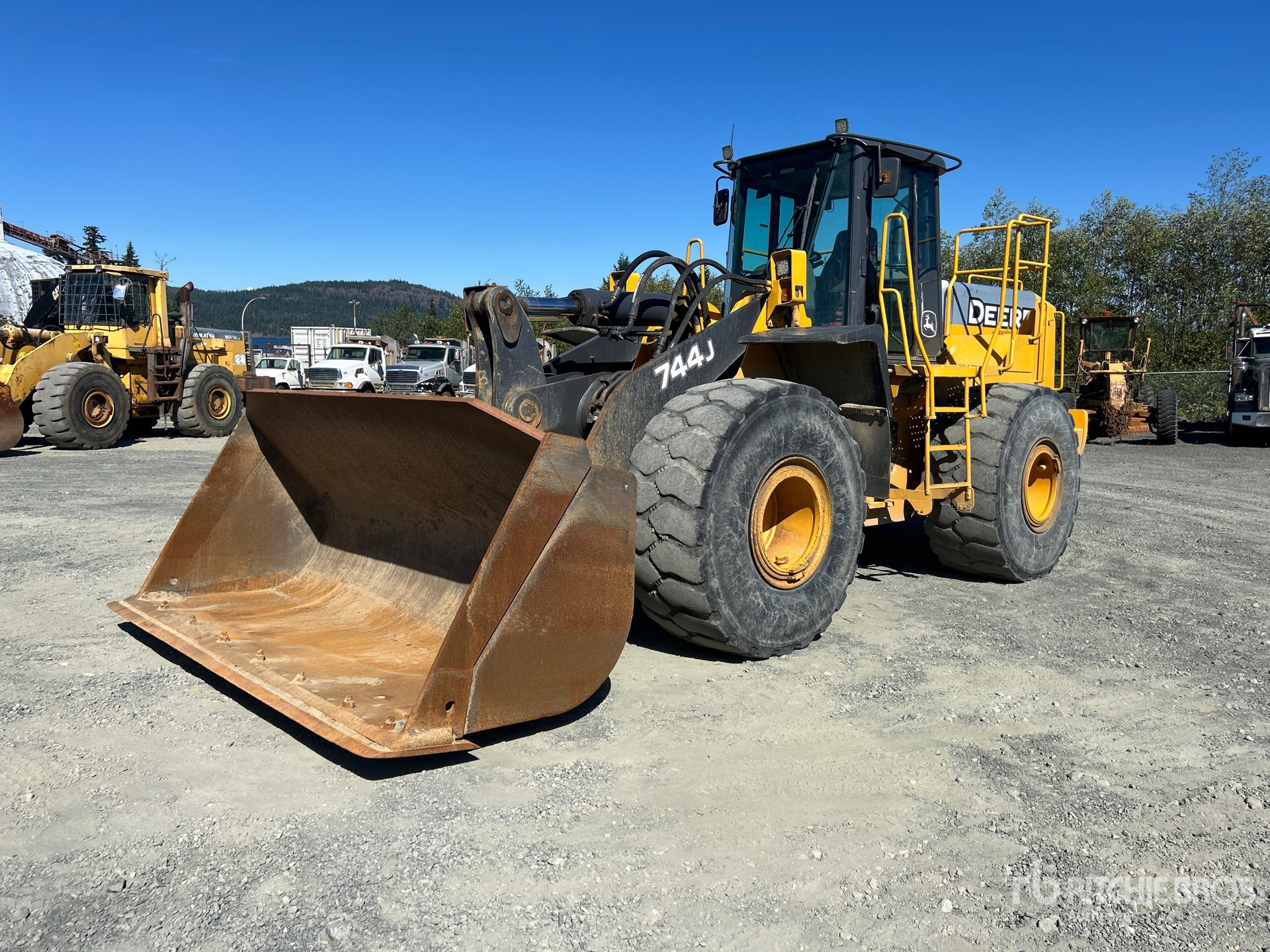 2005 John Deere 744J Wheel Loader