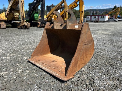 Accurate 70 in Q/C Cleanup Excavator Bucket - Fits Komatsu PC360LC-11