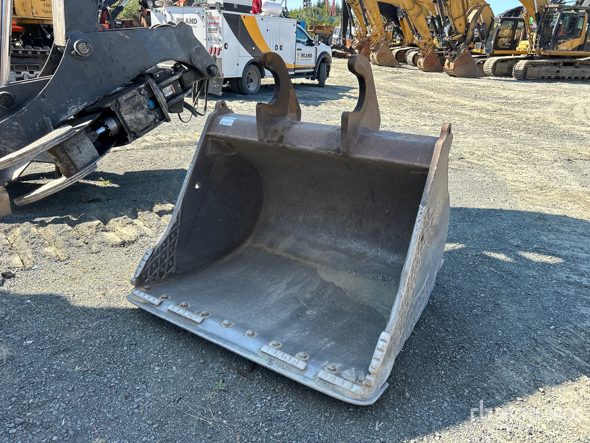 Cat 58 in Q/C Cleanup Excavator Bucket - Fits Cat 320E
