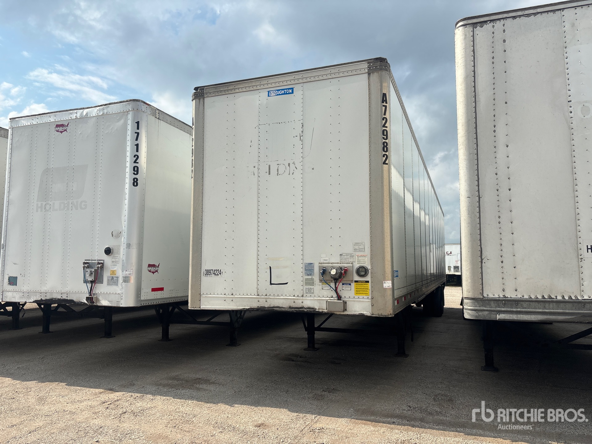 2022 Stoughton ZGPVW-535T-S-C-AR 53 ft x 102 in T/A Van Trailer