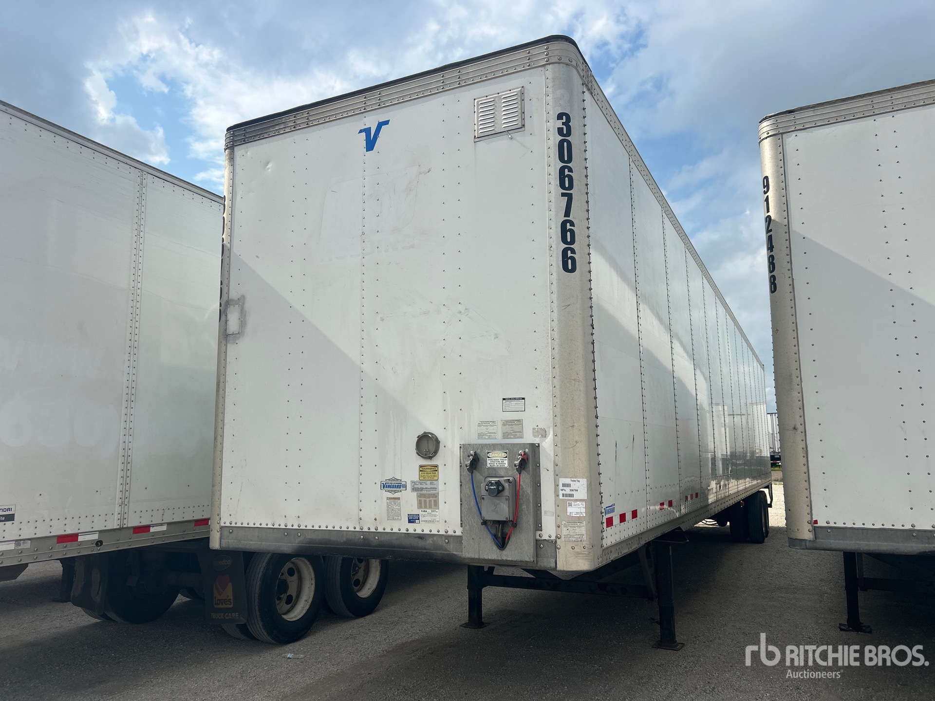 2023 Vanguard VXP 53 ft x 102 in T/A Van Trailer