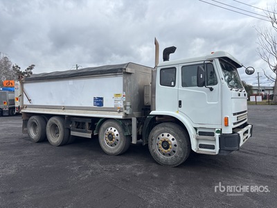 2007 Iveco 8x4 Twin-Steer شاحنة قلابة /محورين