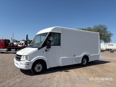 2013 Isuzu NPR 4x2 Camion fourgon