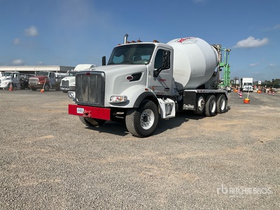 2015 Peterbilt 567 8x4 Tri/A Camion mélangeur