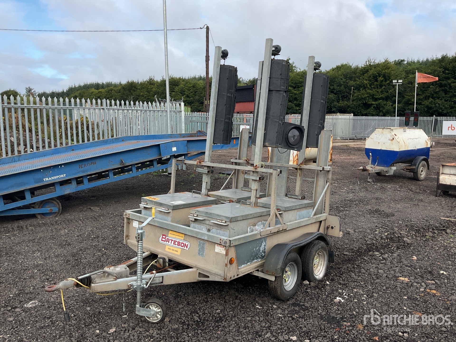 Quantity of (4) SRL C/W Trailer. Traffic Control Traffic Light