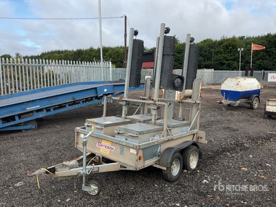 Quantity of (4) SRL C/W Trailer. Traffic Control Traffic Light